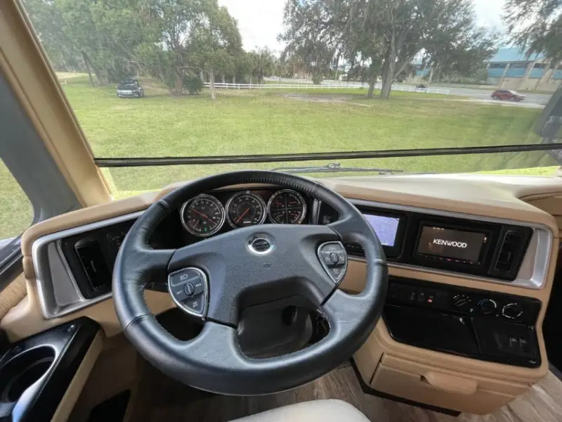 2016 Newmar Ventana LE 3709 photo 5