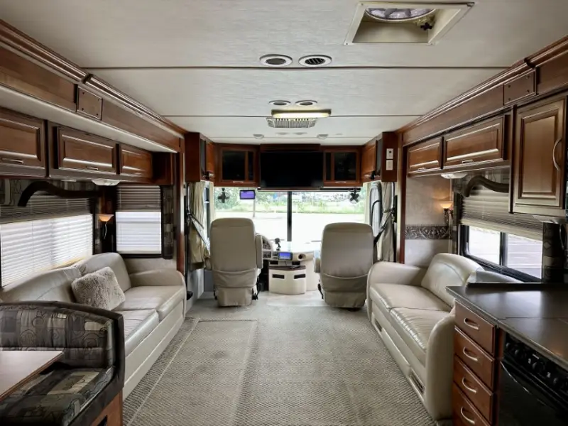2006 Fleetwood Discovery 39S photo 9