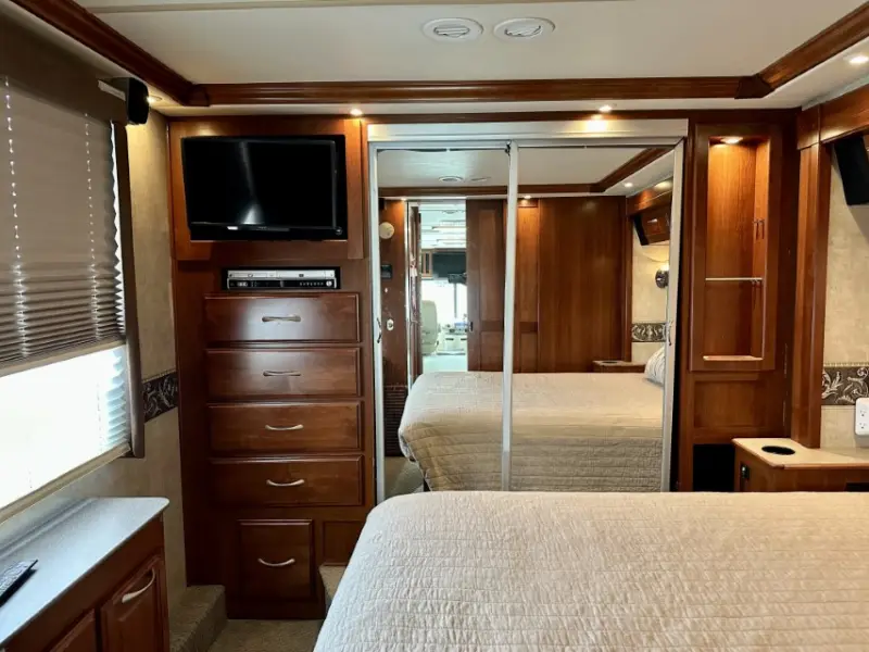 2006 Fleetwood Discovery 39S photo 14