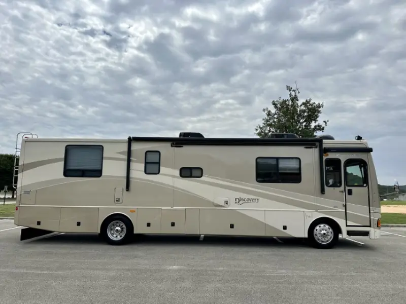 2006 Fleetwood Discovery 39S photo 32