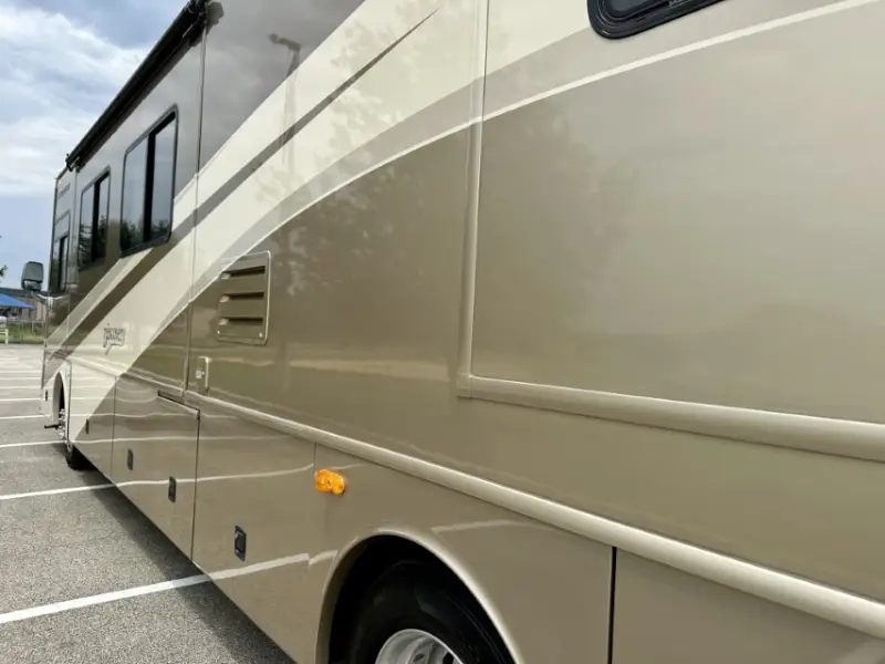 2006 Fleetwood Discovery 39S photo 23