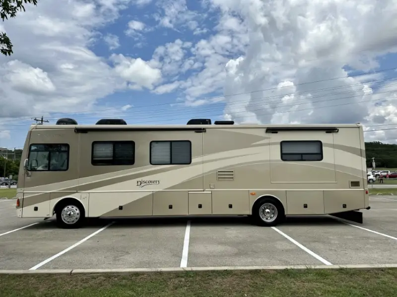 2006 Fleetwood Discovery 39S photo 28
