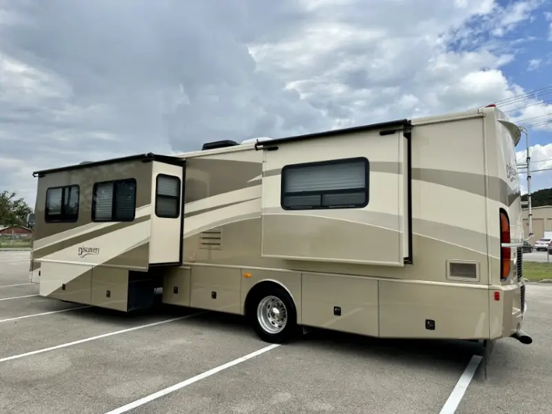 2006 Fleetwood Discovery 39S photo 22