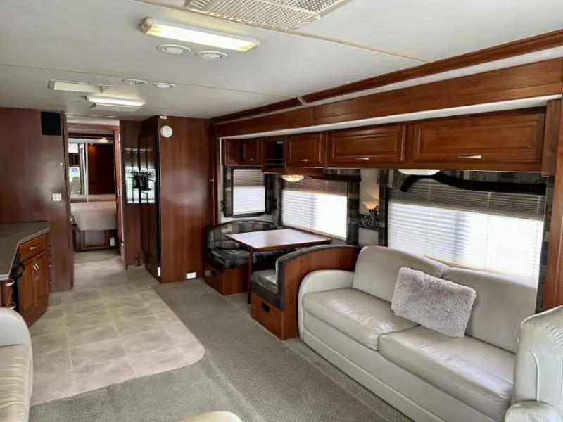 2006 Fleetwood Discovery 39S photo 18