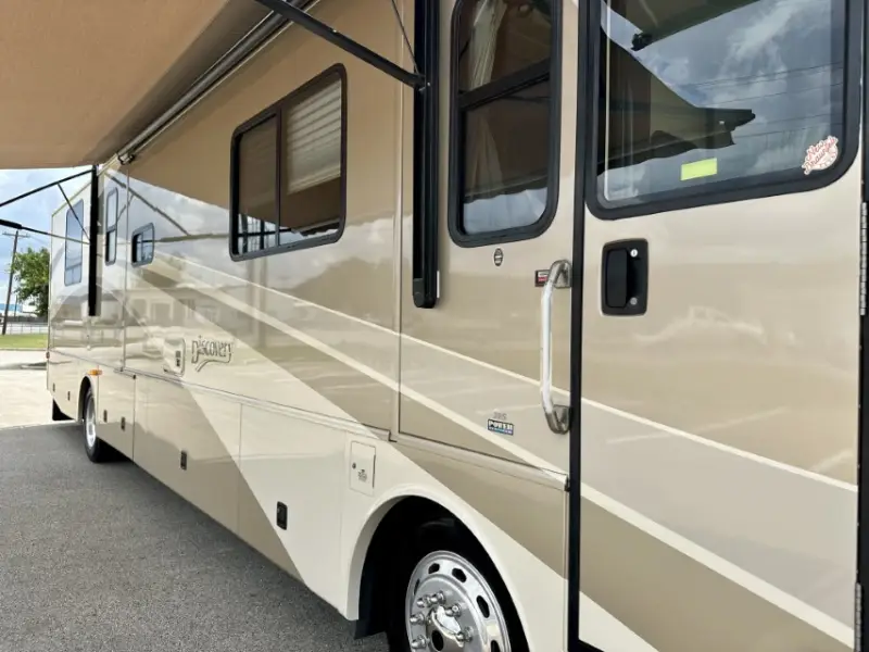 2006 Fleetwood Discovery 39S photo 25