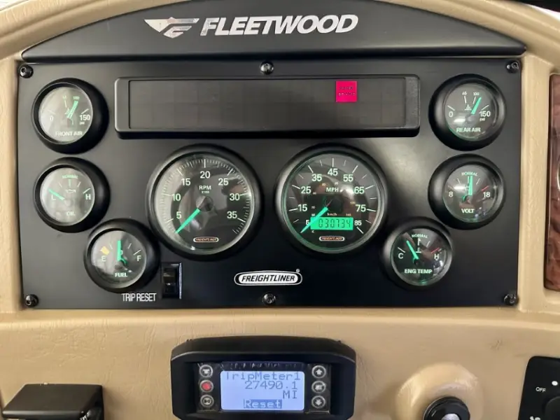 2006 Fleetwood Discovery 39S photo 8