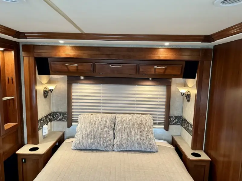 2006 Fleetwood Discovery 39S photo 11