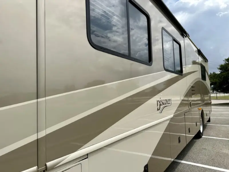 2006 Fleetwood Discovery 39S photo 24
