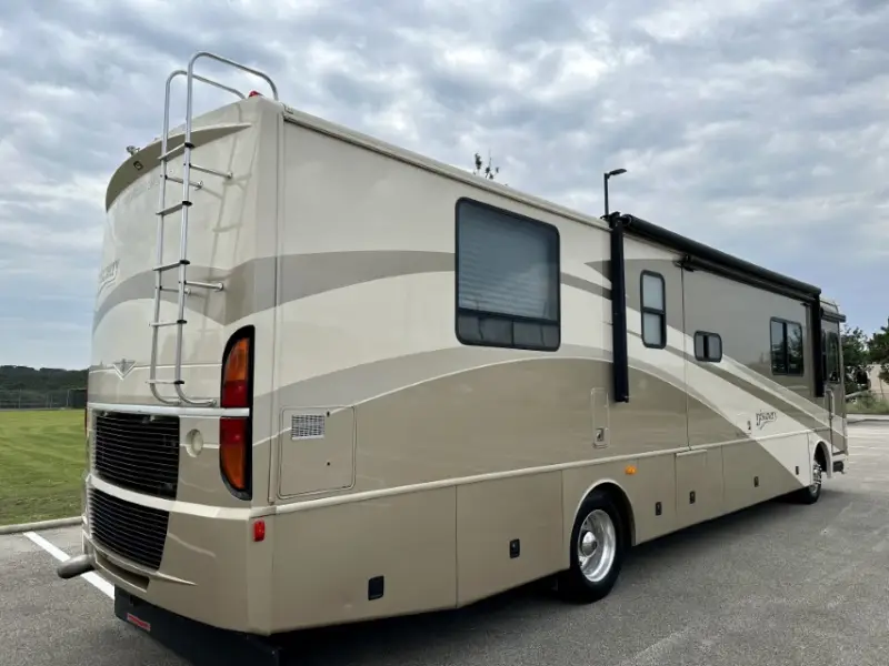 2006 Fleetwood Discovery 39S photo 31