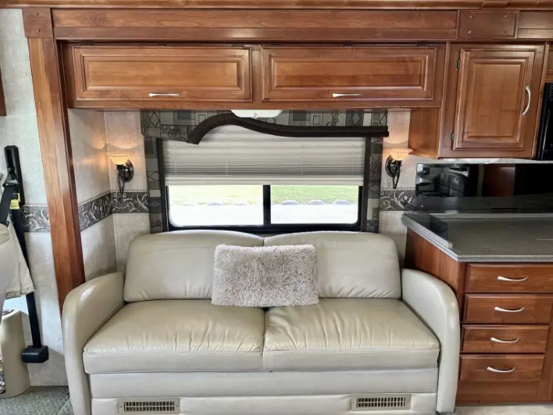 2006 Fleetwood Discovery 39S photo 16