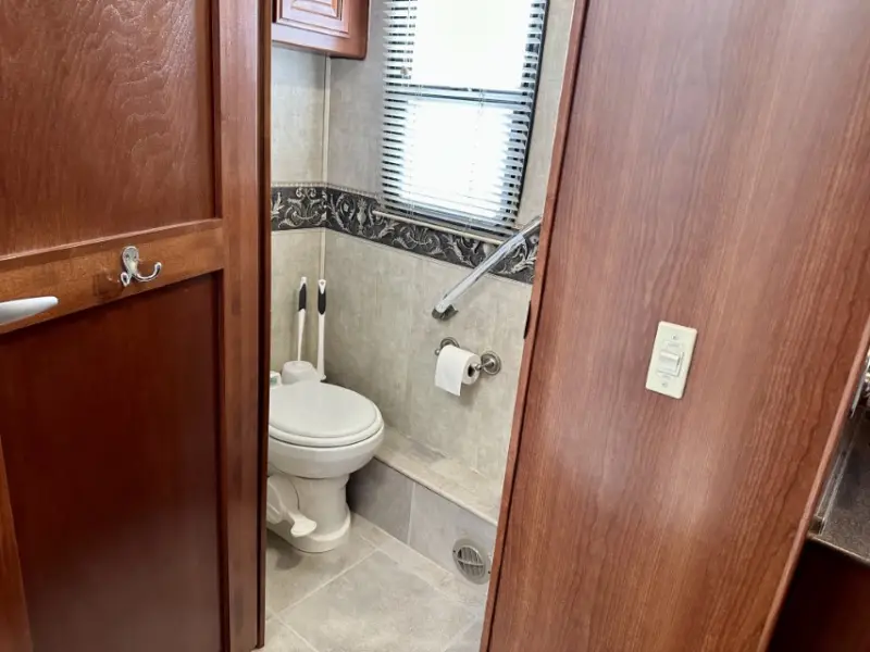 2006 Fleetwood Discovery 39S photo 5