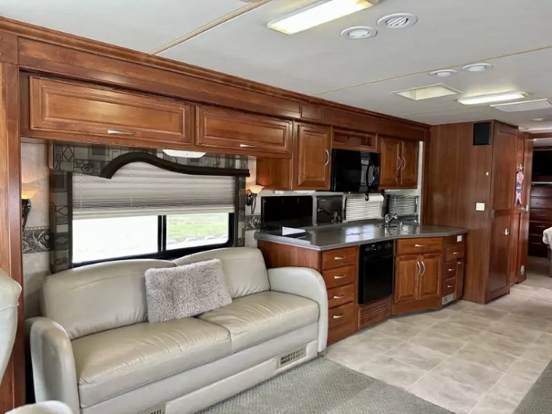 2006 Fleetwood Discovery 39S photo 19