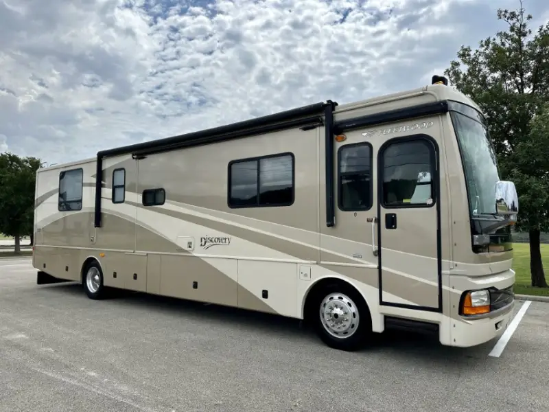 2006 Fleetwood Discovery 39S photo 35