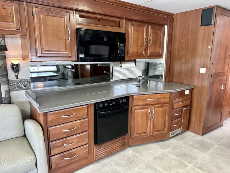 2006 Fleetwood Discovery 39S photo 17