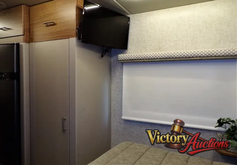 2017 Winnebago Navion 24G photo 16