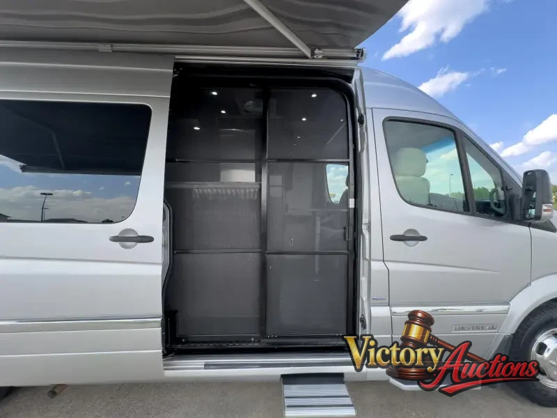 2016 Airstream Interstate EXT Grand Tour Series photo 14