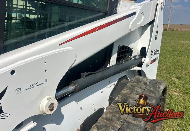 2016 Bobcat T630 photo 15