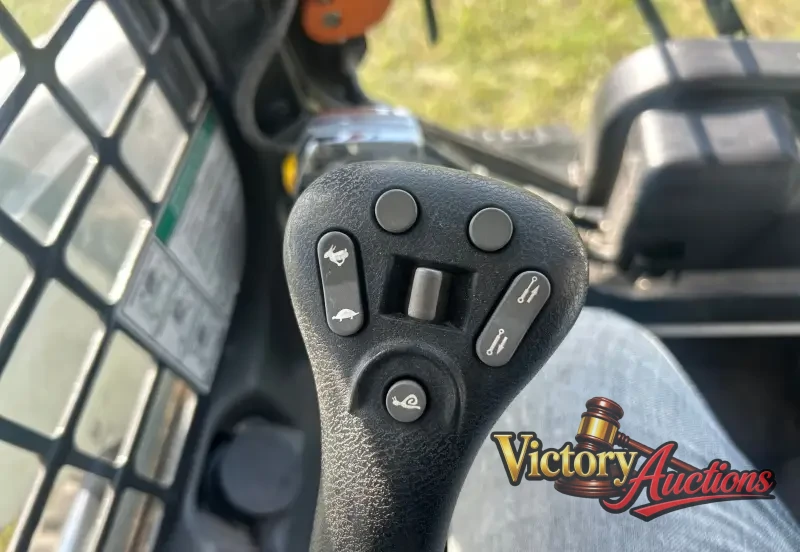 2016 Bobcat T630 photo 33