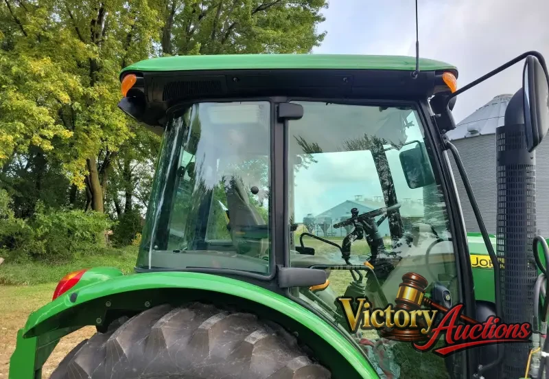 2015 John Deere 5075E photo 36