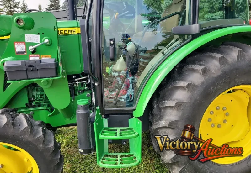 2015 John Deere 5075E photo 37