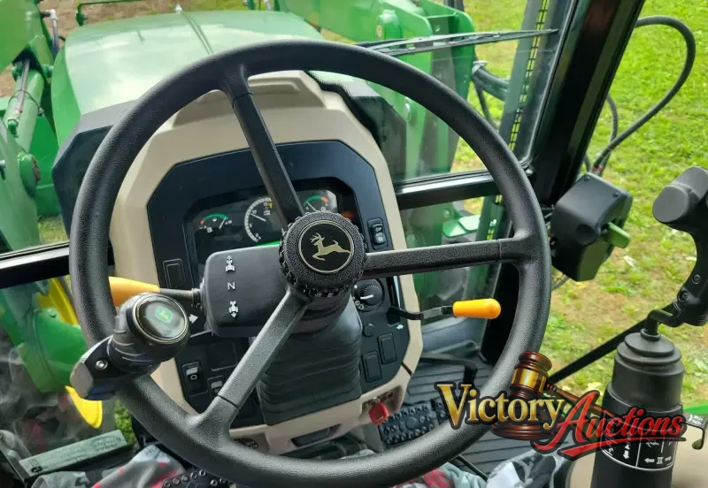 2015 John Deere 5075E photo 59