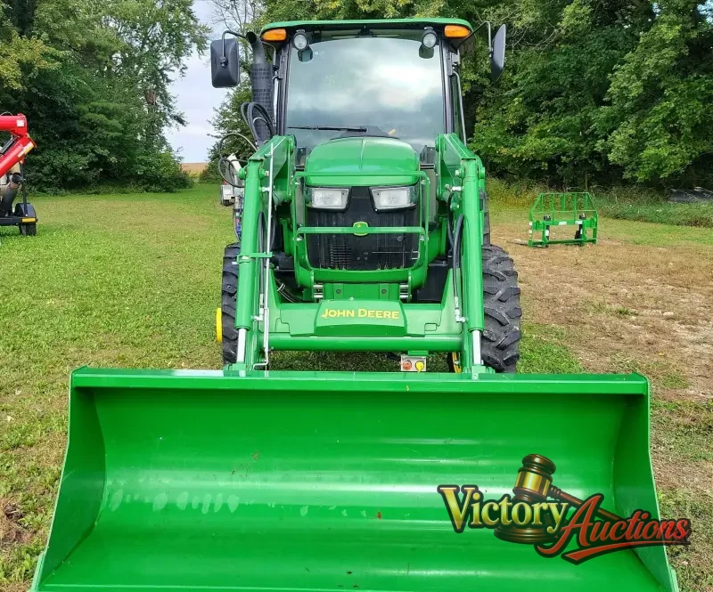 2015 John Deere 5075E photo 2
