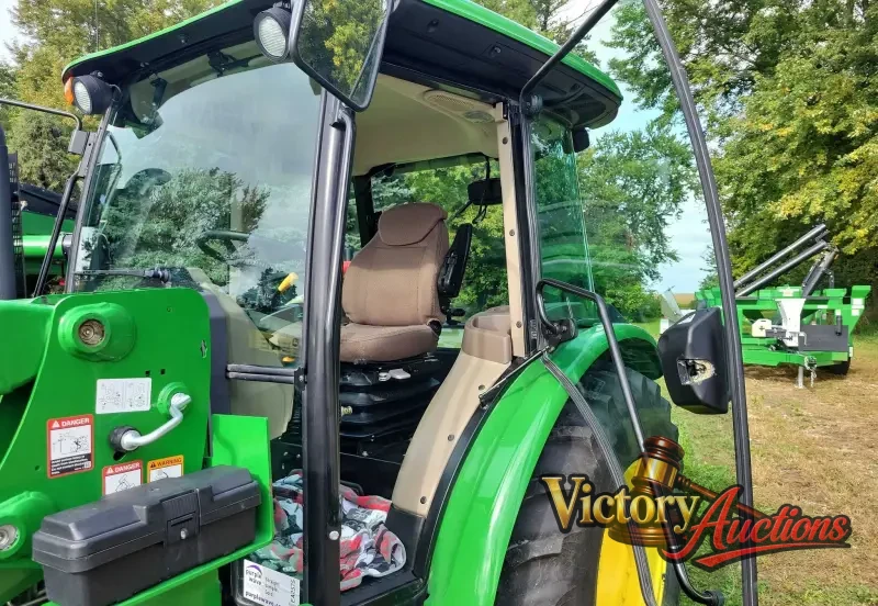 2015 John Deere 5075E photo 39