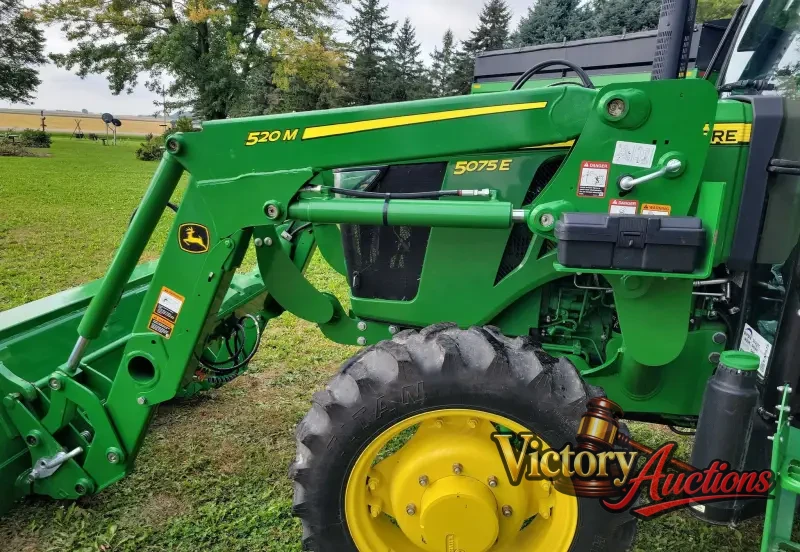 2015 John Deere 5075E photo 12