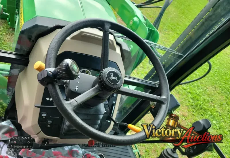 2015 John Deere 5075E photo 42