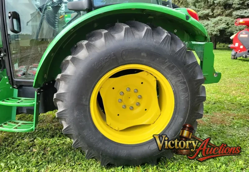 2015 John Deere 5075E photo 89