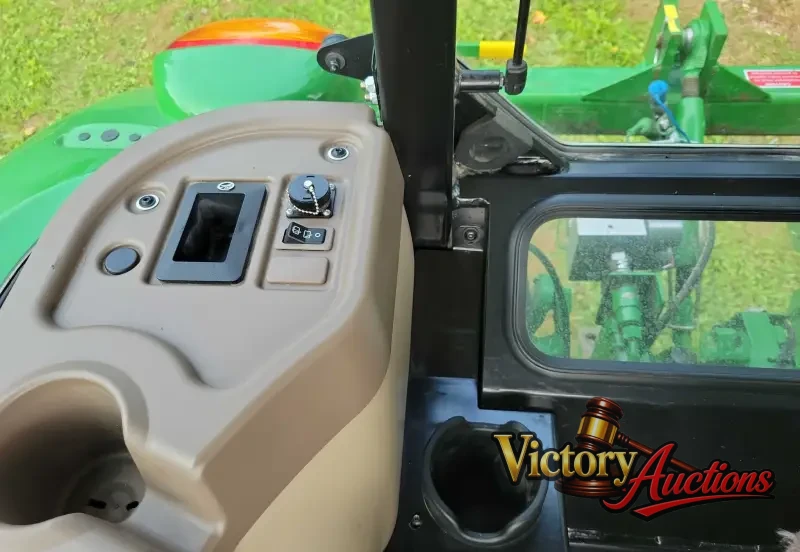 2015 John Deere 5075E photo 54