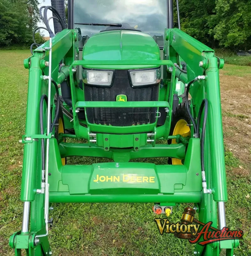 2015 John Deere 5075E photo 17