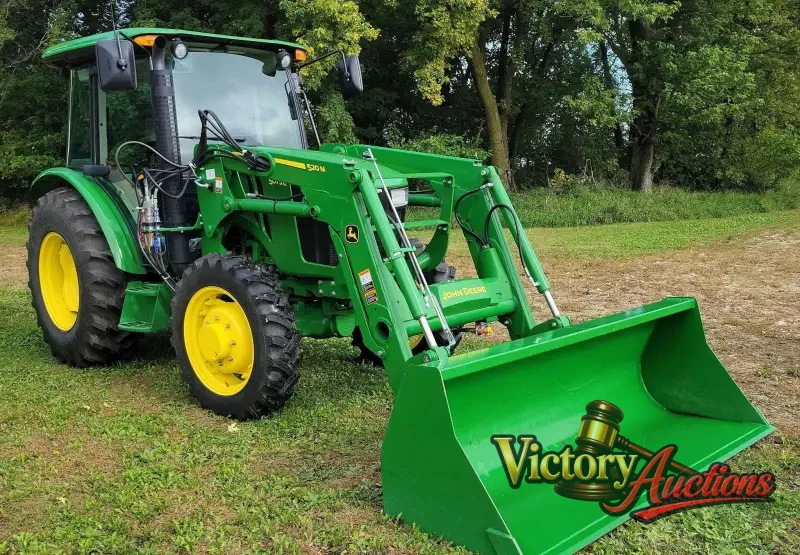 2015 John Deere 5075E photo 3