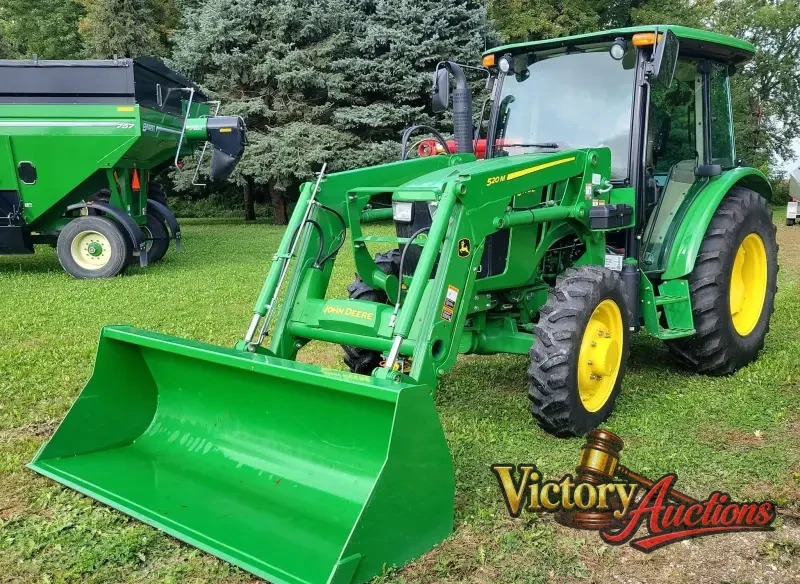 2015 John Deere 5075E photo 1