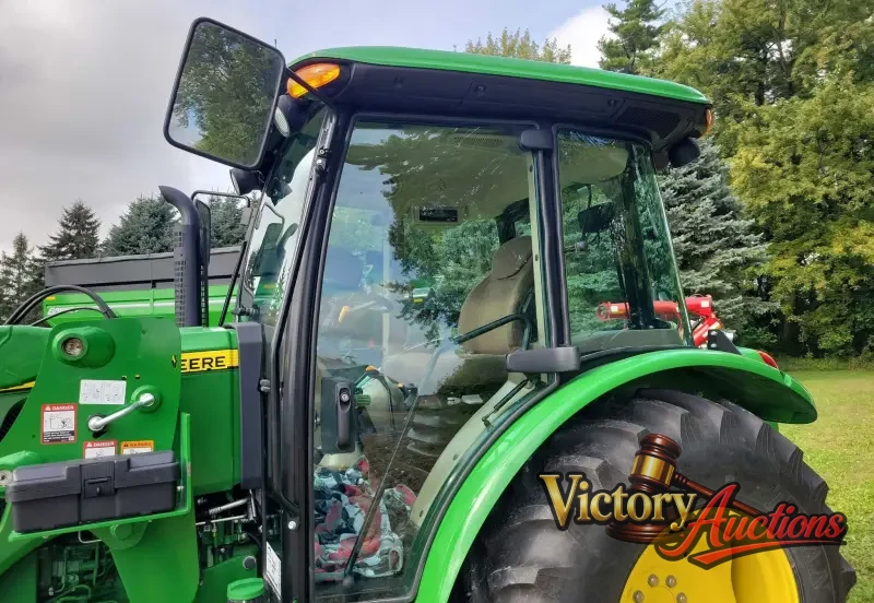 2015 John Deere 5075E photo 38