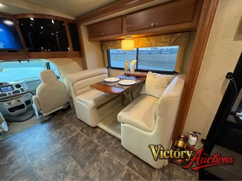 2013 Itasca Cambria 30 photo 5