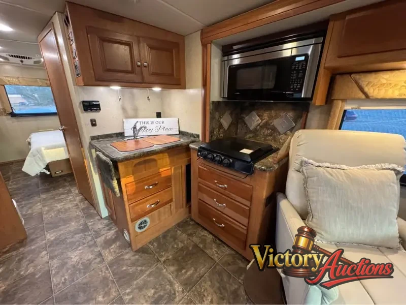 2013 Itasca Cambria 30 photo 6
