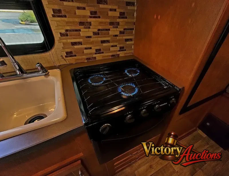2017 Winnebago Minnie Winnie 22R photo 25