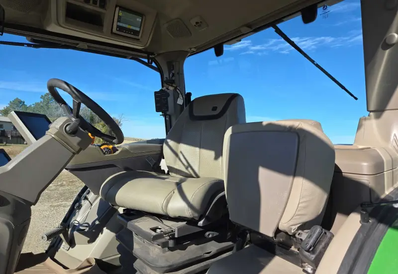 2020 John Deere 8R 310 photo 36