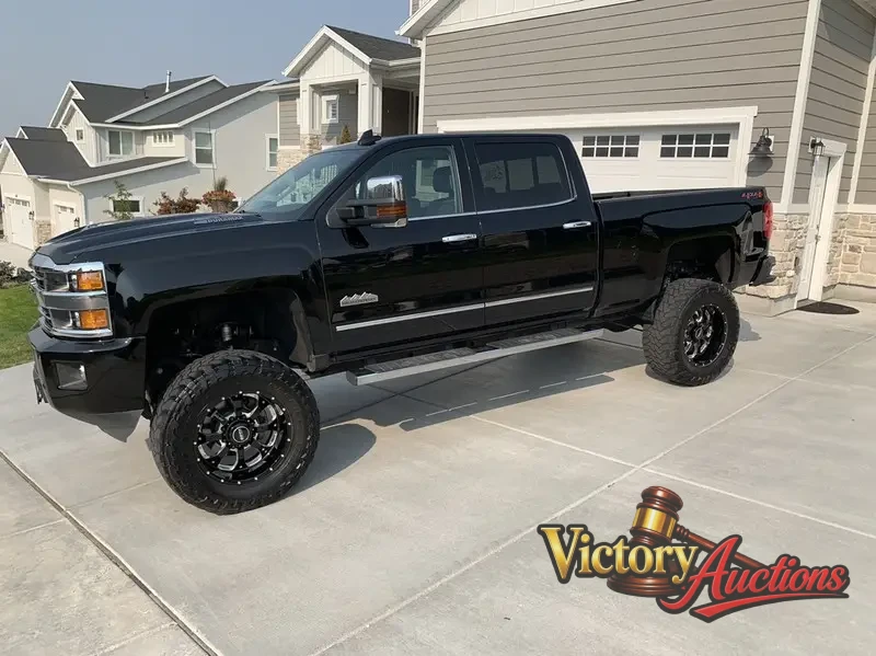 2019 Chevrolet Silverado 3500 HD Crew Cab High Country photo 1