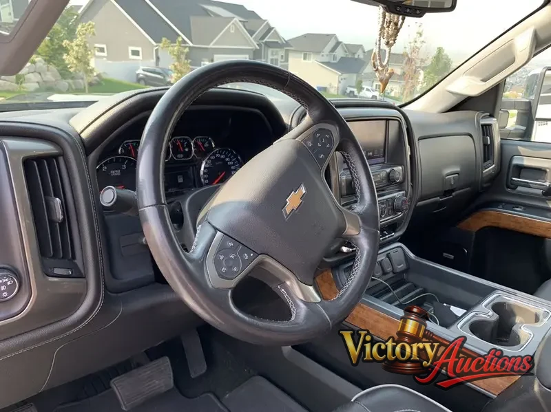 2019 Chevrolet Silverado 3500 HD Crew Cab High Country photo 15