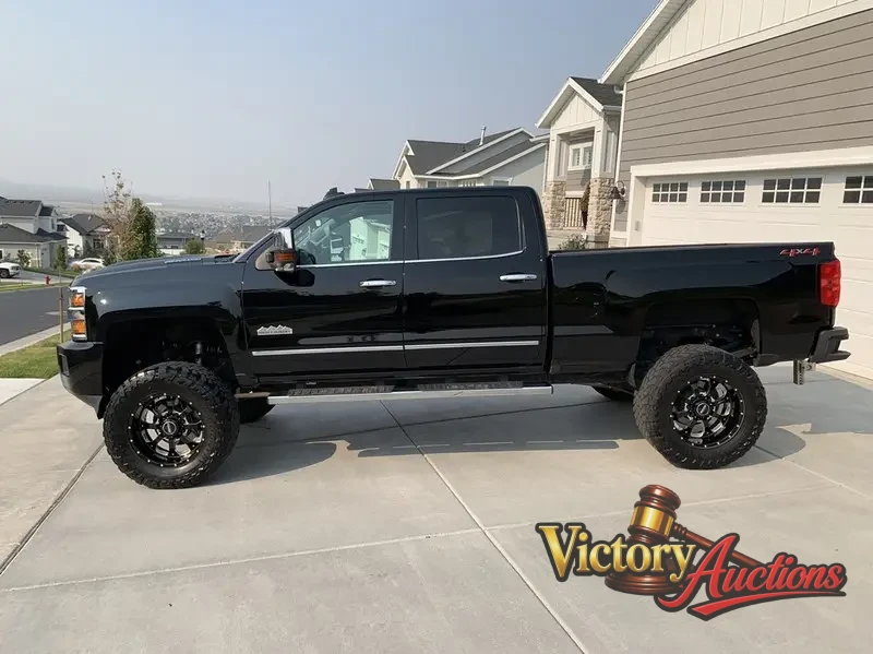 2019 Chevrolet Silverado 3500 HD Crew Cab High Country photo 8