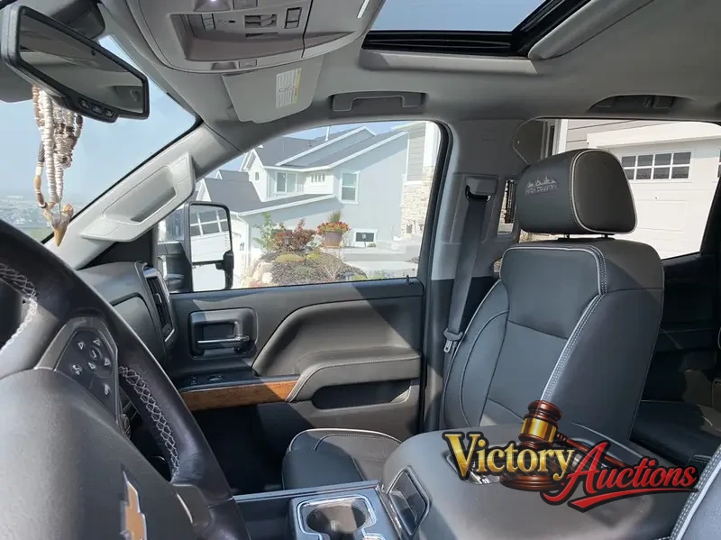 2019 Chevrolet Silverado 3500 HD Crew Cab High Country photo 14