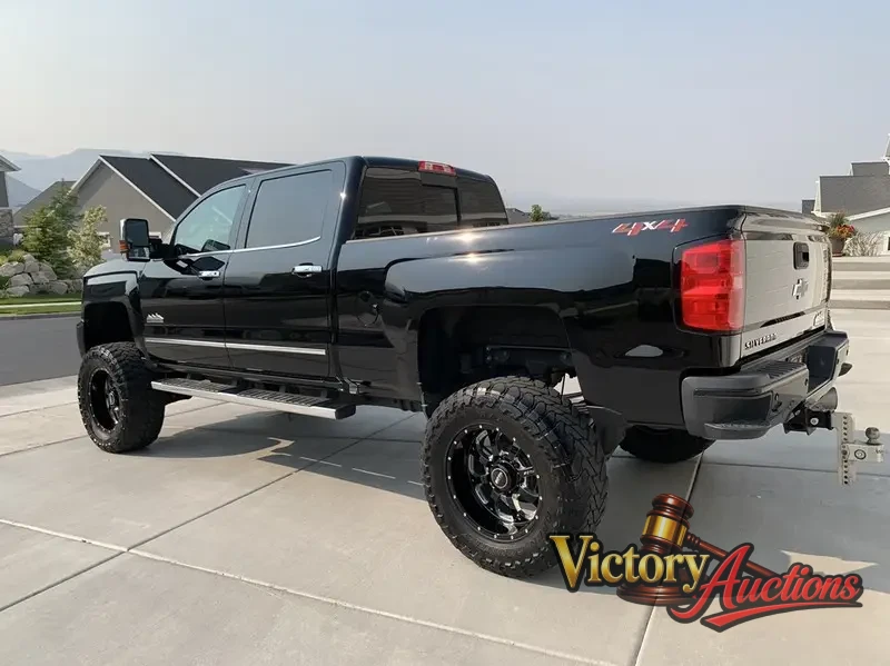 2019 Chevrolet Silverado 3500 HD Crew Cab High Country photo 3