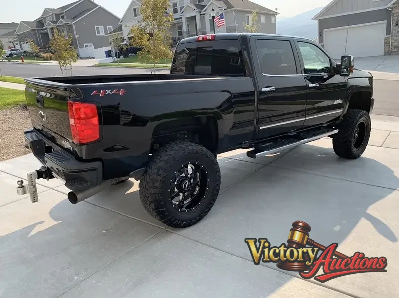 2019 Chevrolet Silverado 3500 HD Crew Cab High Country photo 7