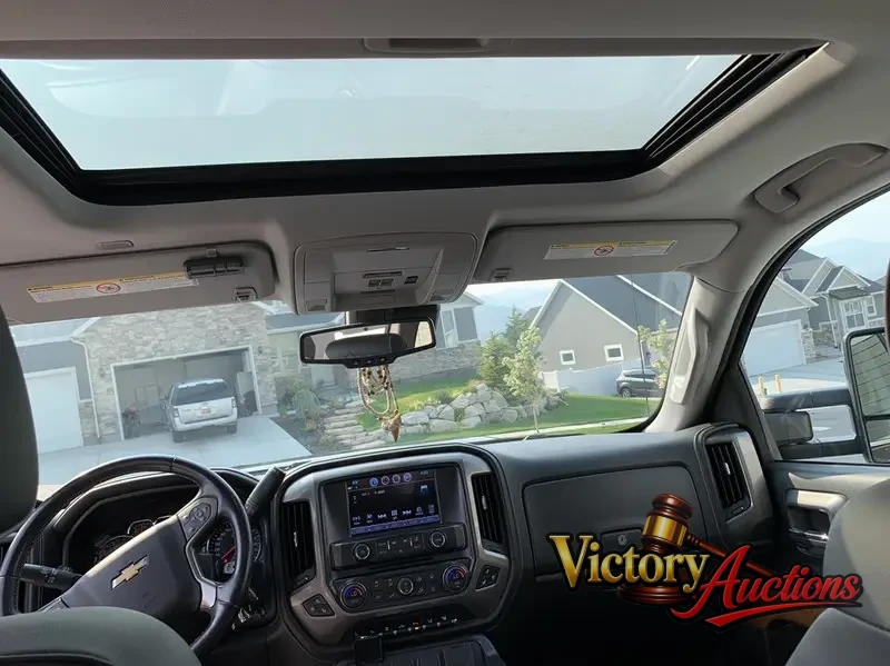 2019 Chevrolet Silverado 3500 HD Crew Cab High Country photo 9