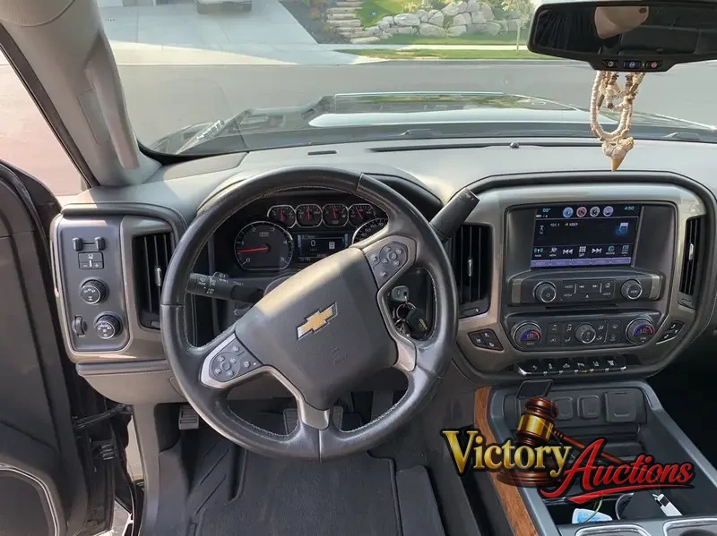 2019 Chevrolet Silverado 3500 HD Crew Cab High Country photo 10