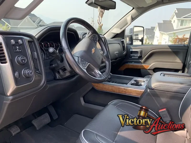 2019 Chevrolet Silverado 3500 HD Crew Cab High Country photo 16