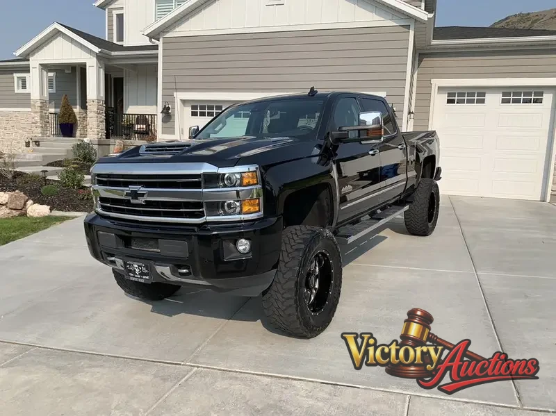 2019 Chevrolet Silverado 3500 HD Crew Cab High Country photo 2