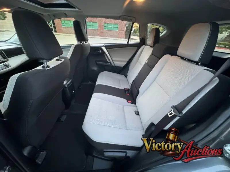 2018 Toyota RAV4 Hybrid XLE photo 20
